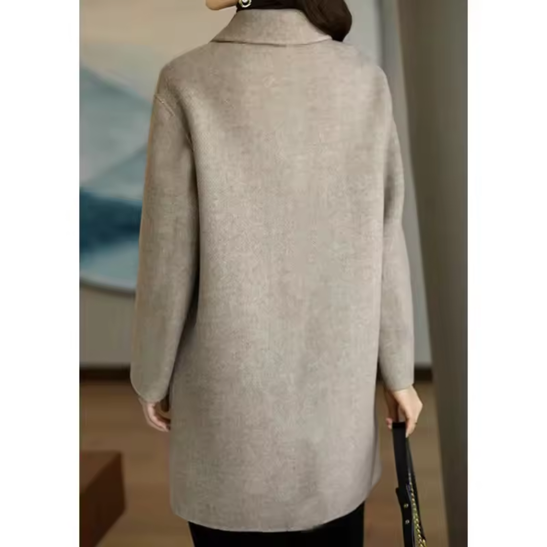 Valerie – Warm and Elegant Coat