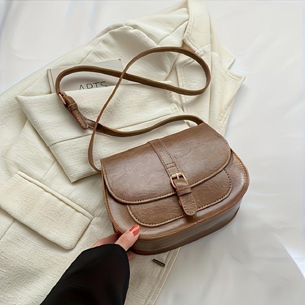 Evelyn | Classic Saddle-Shaped Crossbody Bag