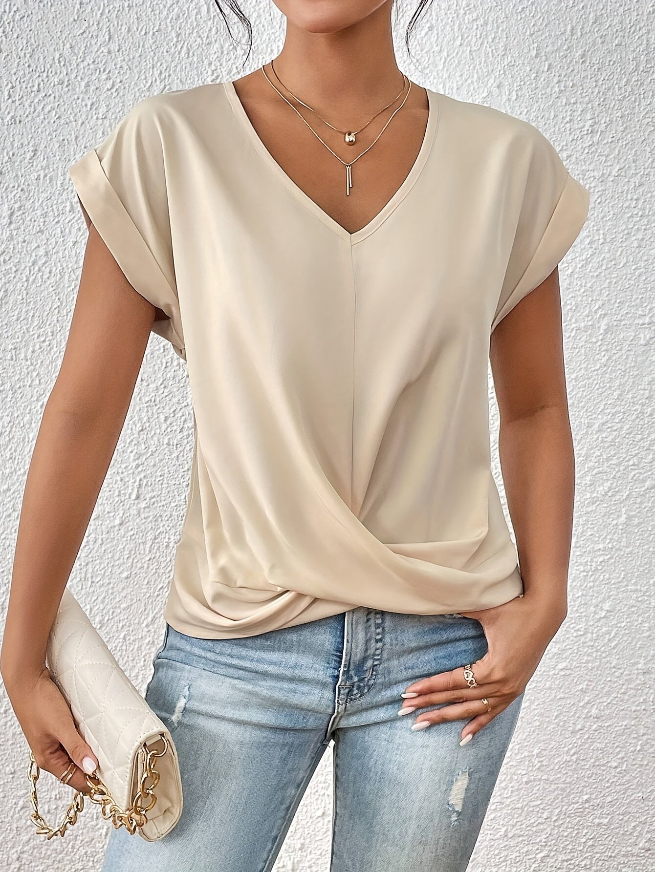 Cleo - Casual T-shirt with sweetheart neckline