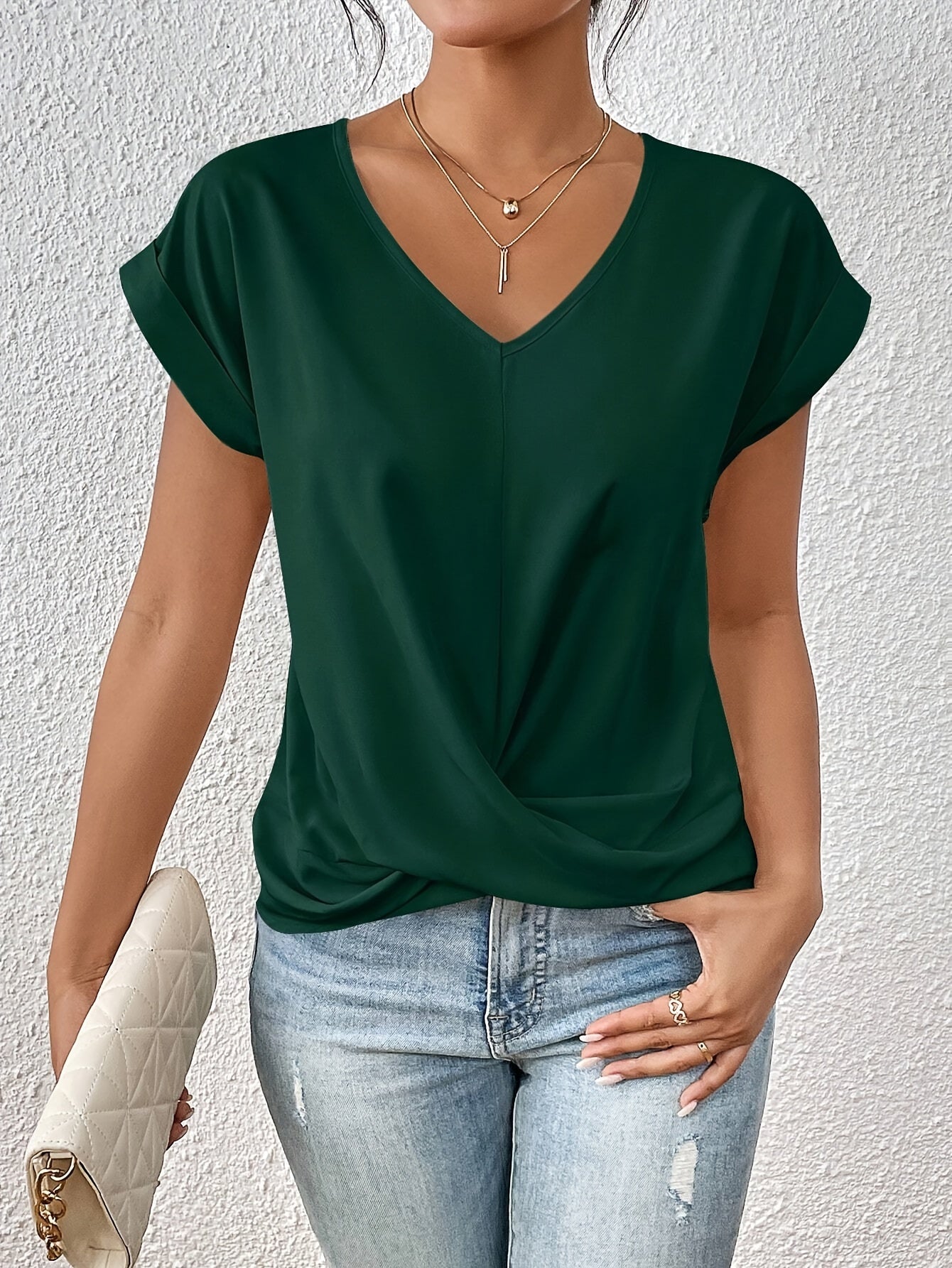 Cleo - Casual T-shirt with sweetheart neckline