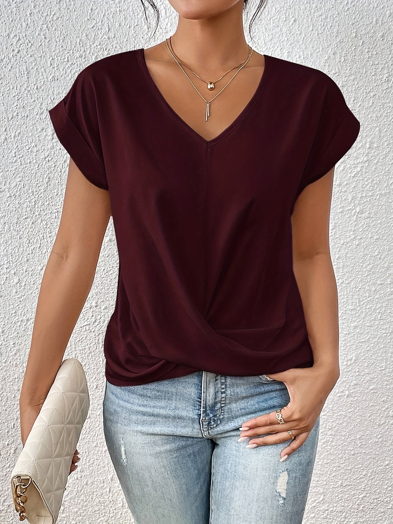 Cleo - Casual T-shirt with sweetheart neckline