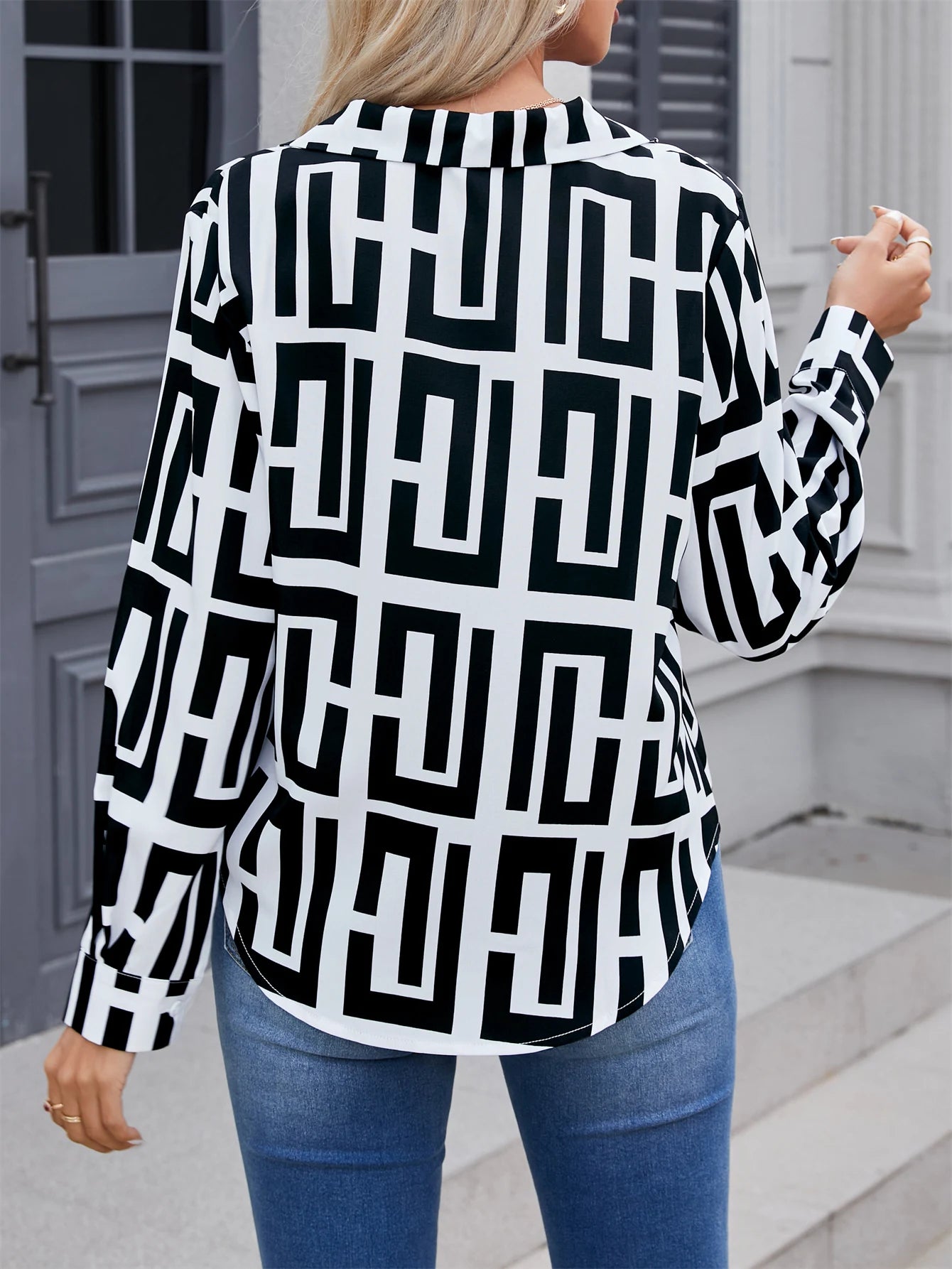 Sara – Elegant Geometric Printed Long Sleeve Blouse