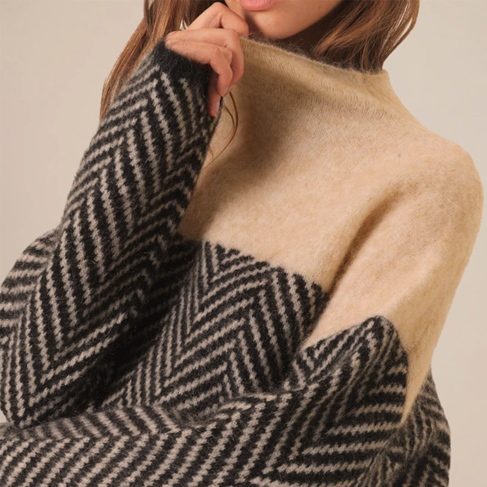 ÉLIZE - Elegant Turtleneck Sweater in Luxury Knit