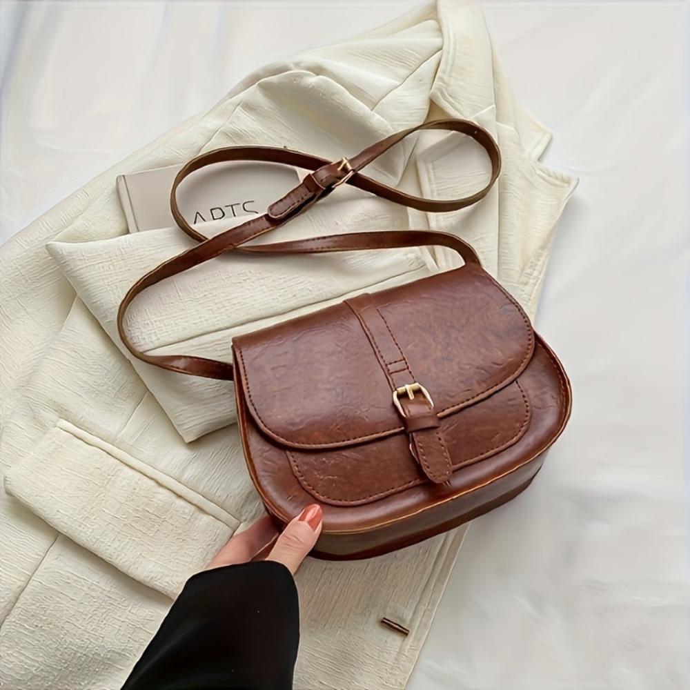 Evelyn | Classic Saddle-Shaped Crossbody Bag