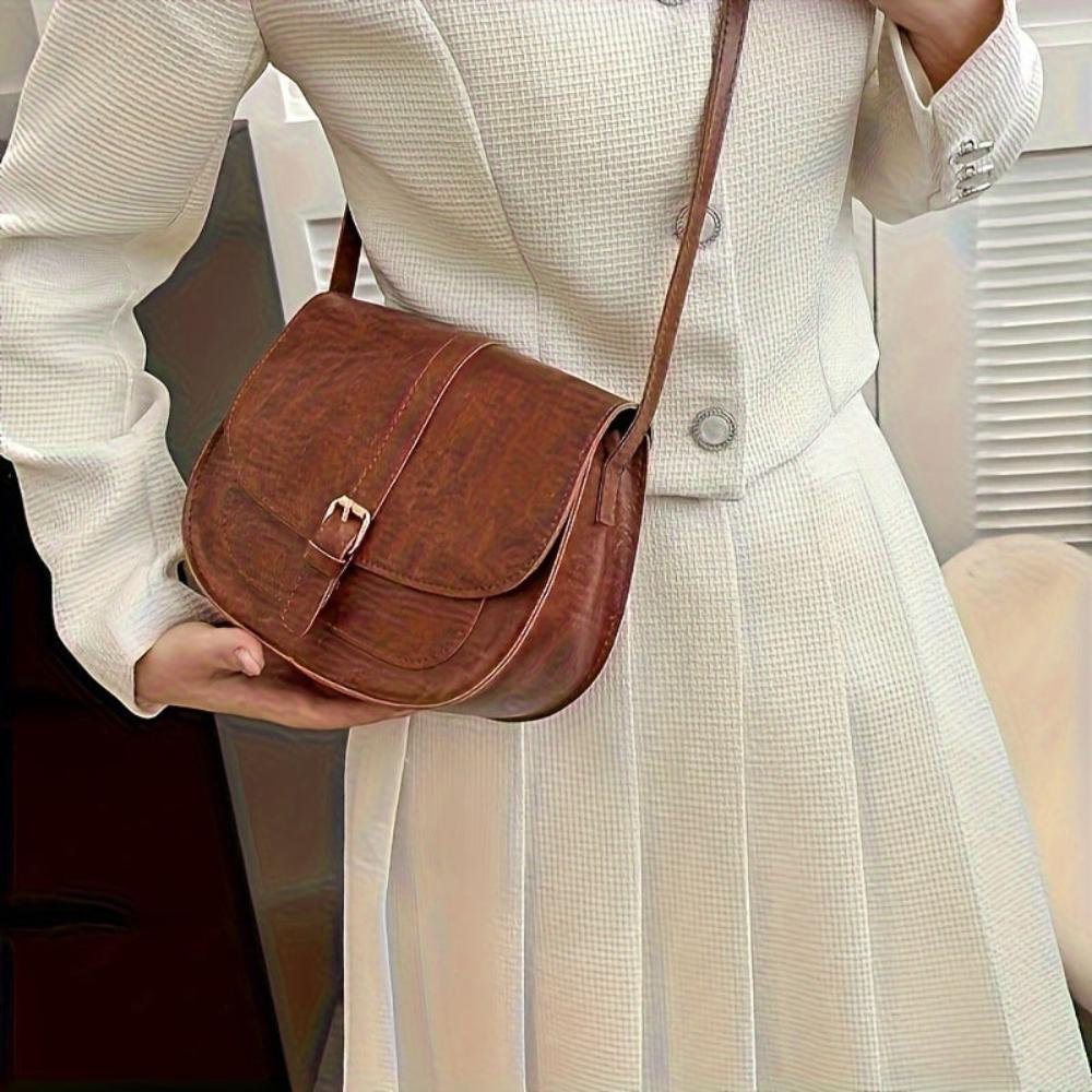 Evelyn | Classic Saddle-Shaped Crossbody Bag