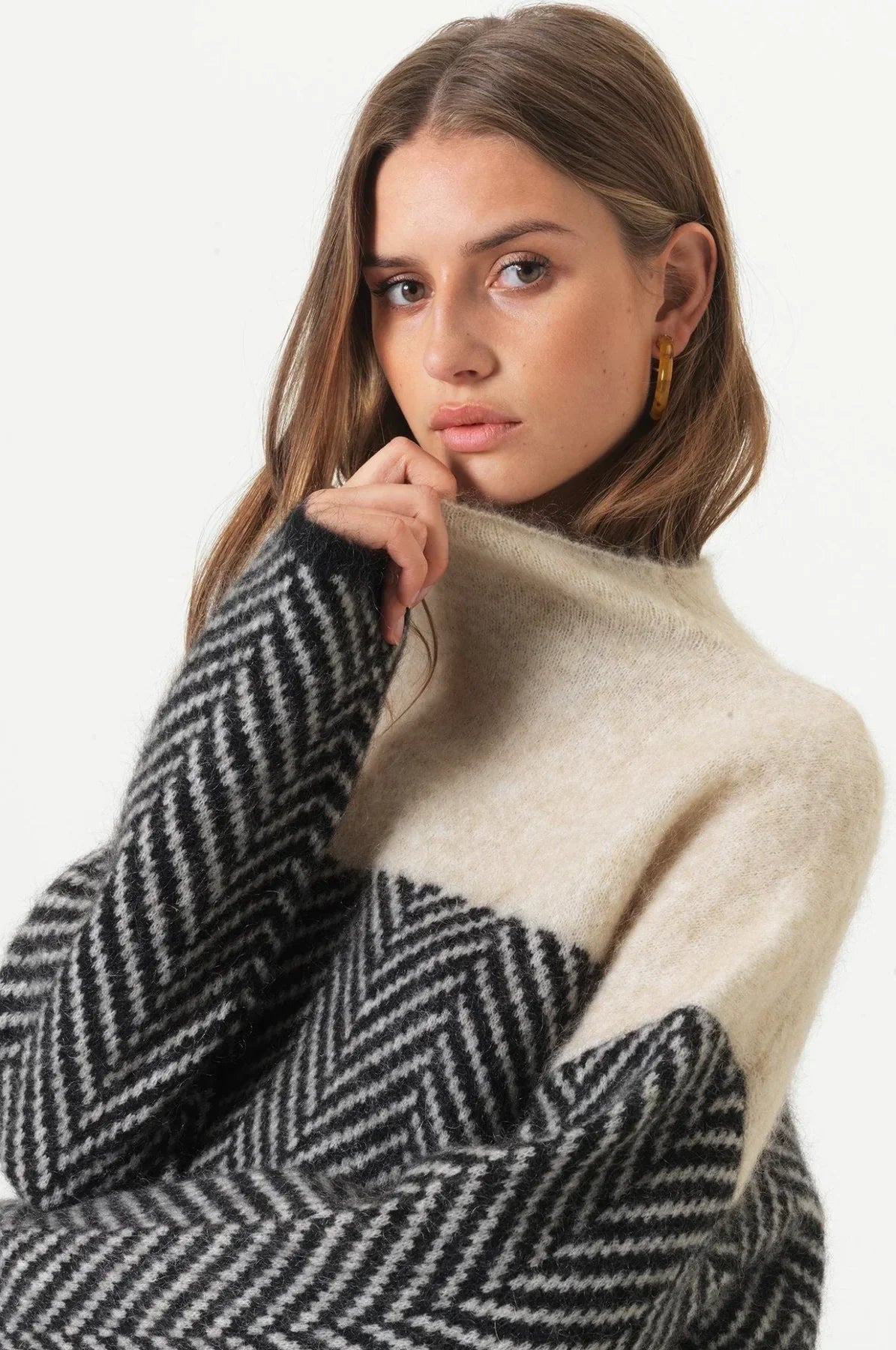 ÉLIZE - Elegant Turtleneck Sweater in Luxury Knit